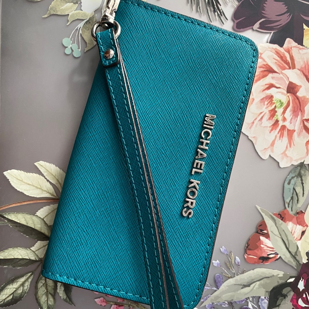 Michael Kors Phone Wallet